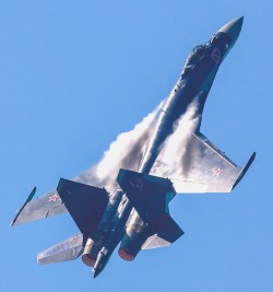 2013巴黎航展Su-35超强机动秀